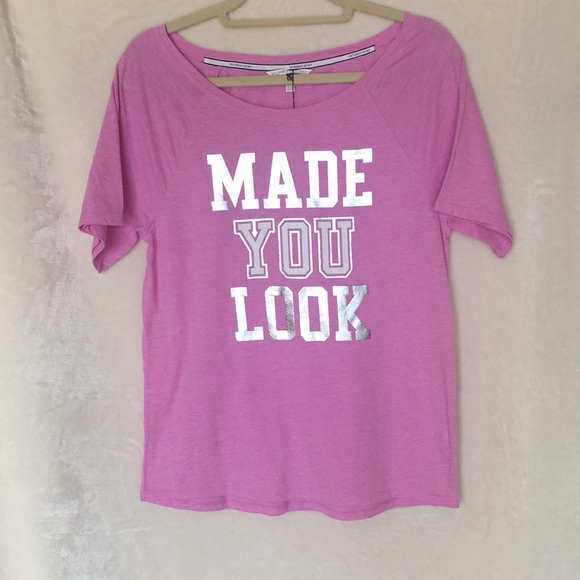 VICTORIA’S SECRET NWT XS T-SHIRT 👚 - Picture 1 of 5